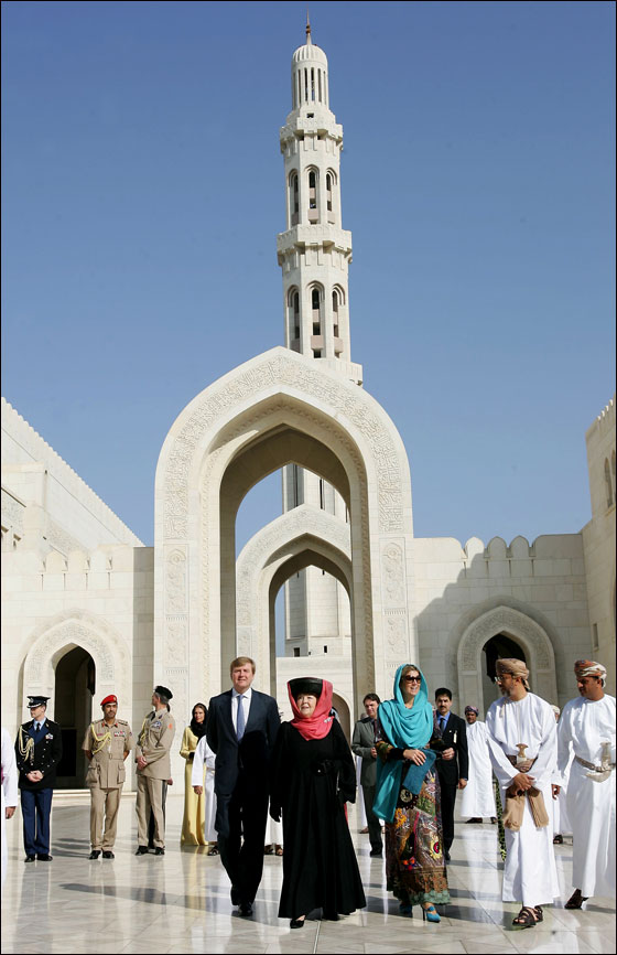 ملكة هولندا ترتدي الحجاب بمسقط احتراما للتقاليد الإسلامية! صورة رقم 6 ملكة هولندا ترتدي الحجاب بمسقط احتراما للتقاليد الإسلامية! صورة رقم 6