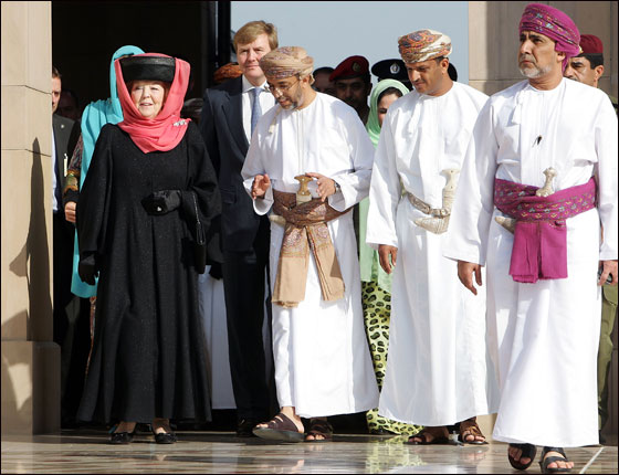 ملكة هولندا ترتدي الحجاب بمسقط احتراما للتقاليد الإسلامية! صورة رقم 2 ملكة هولندا ترتدي الحجاب بمسقط احتراما للتقاليد الإسلامية! صورة رقم 2