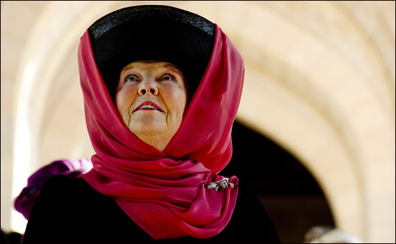 ملكة هولندا ترتدي الحجاب بمسقط احتراما للتقاليد الإسلامية! صورة رقم 9 ملكة هولندا ترتدي الحجاب بمسقط احتراما للتقاليد الإسلامية! صورة رقم 9