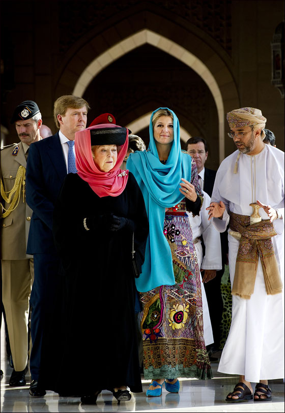 ملكة هولندا ترتدي الحجاب بمسقط احتراما للتقاليد الإسلامية! صورة رقم 3 ملكة هولندا ترتدي الحجاب بمسقط احتراما للتقاليد الإسلامية! صورة رقم 3