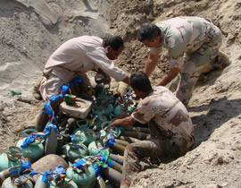 مدينة رداع اليمنية تسقط في يد مسلحين تابعين لتنظيم القاعدة! صورة رقم 1