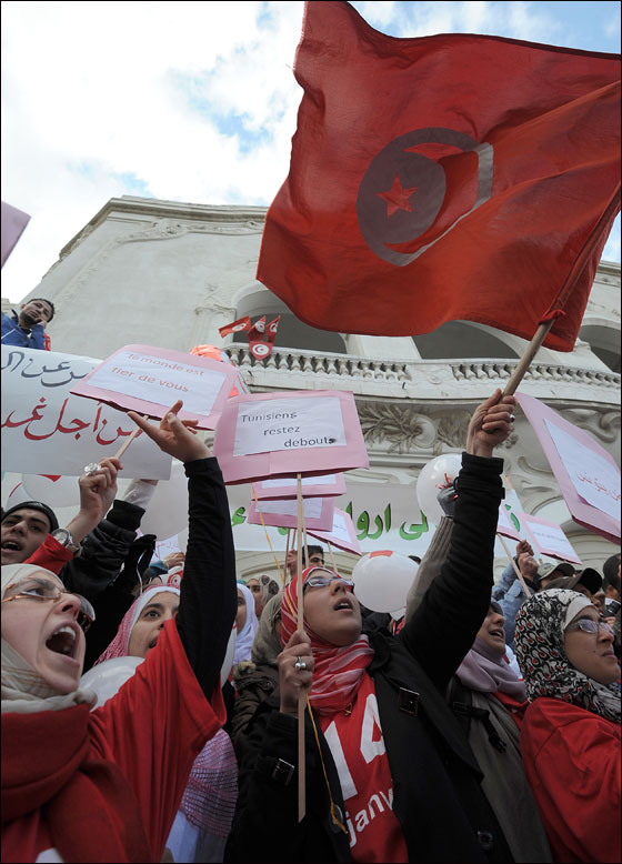 تونس: اشتباكات بين الشرطة ومحتجين يطالبون بثورة جديدة!! صورة رقم 8