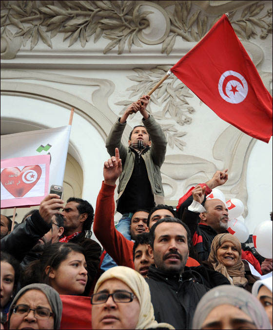 تونس: اشتباكات بين الشرطة ومحتجين يطالبون بثورة جديدة!! صورة رقم 9