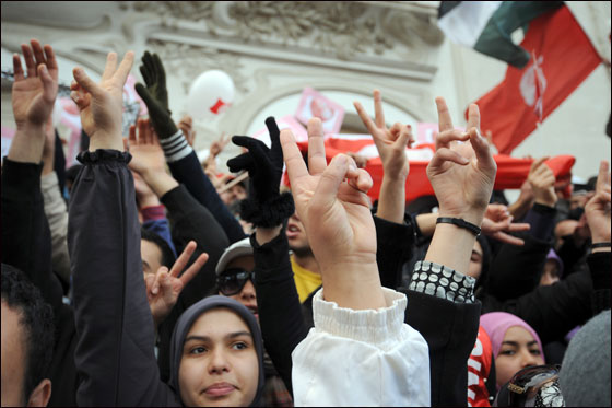 تونس: اشتباكات بين الشرطة ومحتجين يطالبون بثورة جديدة!! صورة رقم 11