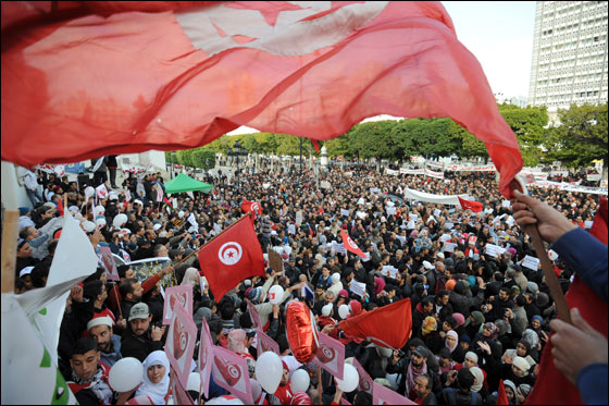 تونس: اشتباكات بين الشرطة ومحتجين يطالبون بثورة جديدة!! صورة رقم 12