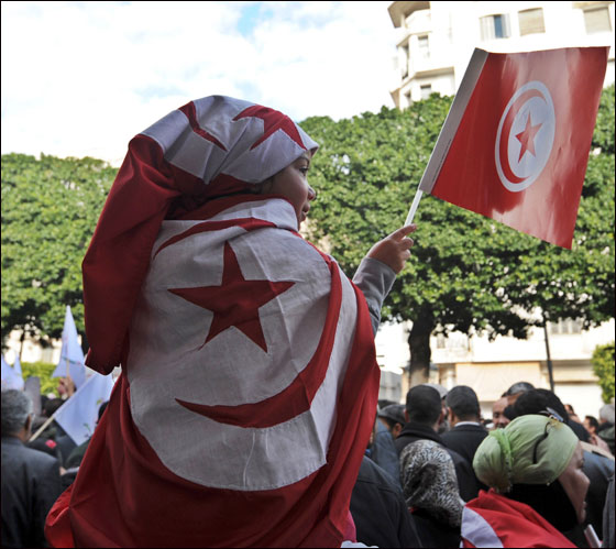 تونس: اشتباكات بين الشرطة ومحتجين يطالبون بثورة جديدة!! صورة رقم 14