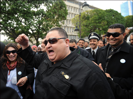 تونس: اشتباكات بين الشرطة ومحتجين يطالبون بثورة جديدة!! صورة رقم 17