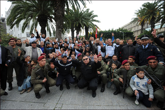 تونس: اشتباكات بين الشرطة ومحتجين يطالبون بثورة جديدة!! صورة رقم 20