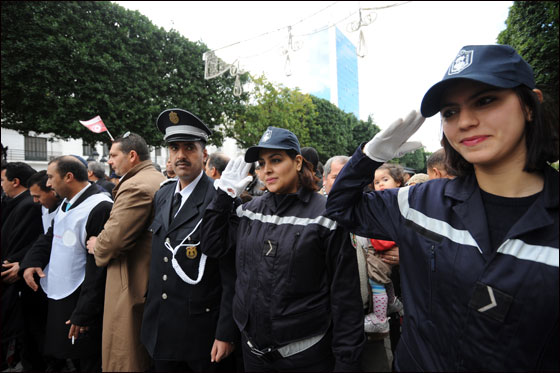 تونس: اشتباكات بين الشرطة ومحتجين يطالبون بثورة جديدة!! صورة رقم 21