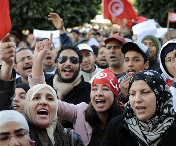 تونس: اشتباكات بين الشرطة ومحتجين يطالبون بثورة جديدة!! صورة رقم 23