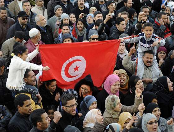 تونس: اشتباكات بين الشرطة ومحتجين يطالبون بثورة جديدة!! صورة رقم 2