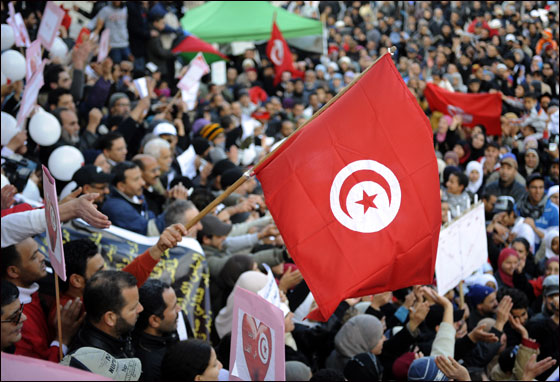 تونس: اشتباكات بين الشرطة ومحتجين يطالبون بثورة جديدة!! صورة رقم 28