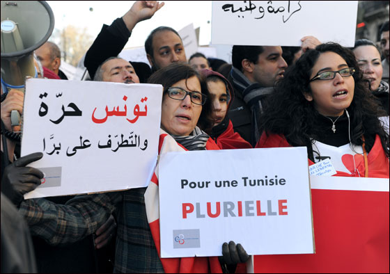 تونس: اشتباكات بين الشرطة ومحتجين يطالبون بثورة جديدة!! صورة رقم 31