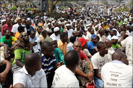 الرئيس النيجيري: سيتم خفض اسعار البنزين إلى 0.60 دولار للتر   صورة رقم 3