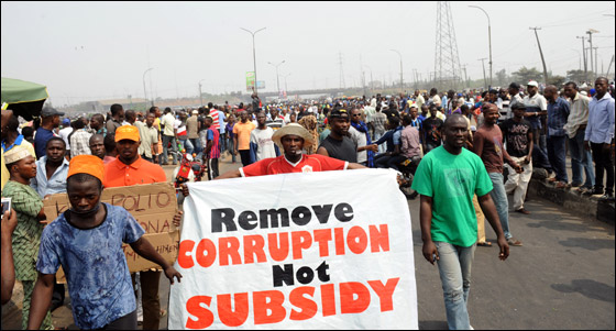 الرئيس النيجيري: سيتم خفض اسعار البنزين إلى 0.60 دولار للتر   صورة رقم 1