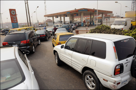 الرئيس النيجيري: سيتم خفض اسعار البنزين إلى 0.60 دولار للتر   صورة رقم 8