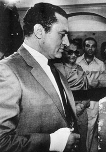 محمد حسنين هيكل يروي تفاصيل اختيار حسني مبارك نائبا للسادات! صورة رقم 4 محمد حسنين هيكل يروي تفاصيل اختيار حسني مبارك نائبا للسادات! صورة رقم 4