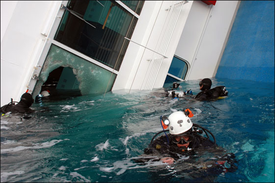 تلاشي الآمال للعثور على مزيد من الناجين لركاب 