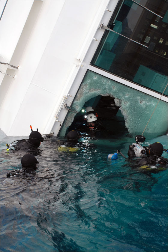 تلاشي الآمال للعثور على مزيد من الناجين لركاب 