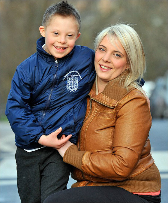 كنيسة تمنع طفل 