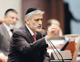 وزير اسرائيلي: ابتعادنا عن التوراة سبب هزيمتنا امام حزب الله صورة رقم 1