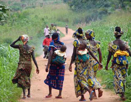 نساء مالاوي يطالبن بحقهن بارتداء التنانير القصيرة والبناطيل صورة رقم 1