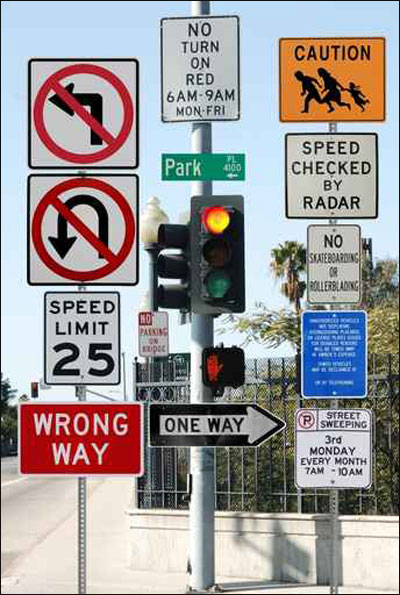 لص من نوع اخر.. يسرق اشارات المرور واعمدة الانارة بالشوارع! صورة رقم 1