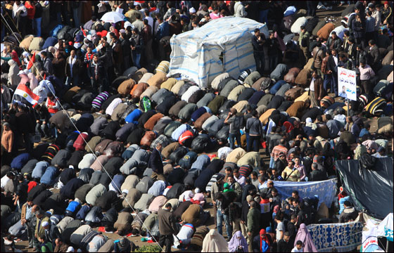 احياء ذكرى الثورة بمصر والمطالبة باستكمال العدالة الاجتماعية صورة رقم 17 احياء ذكرى الثورة بمصر والمطالبة باستكمال العدالة الاجتماعية صورة رقم 17