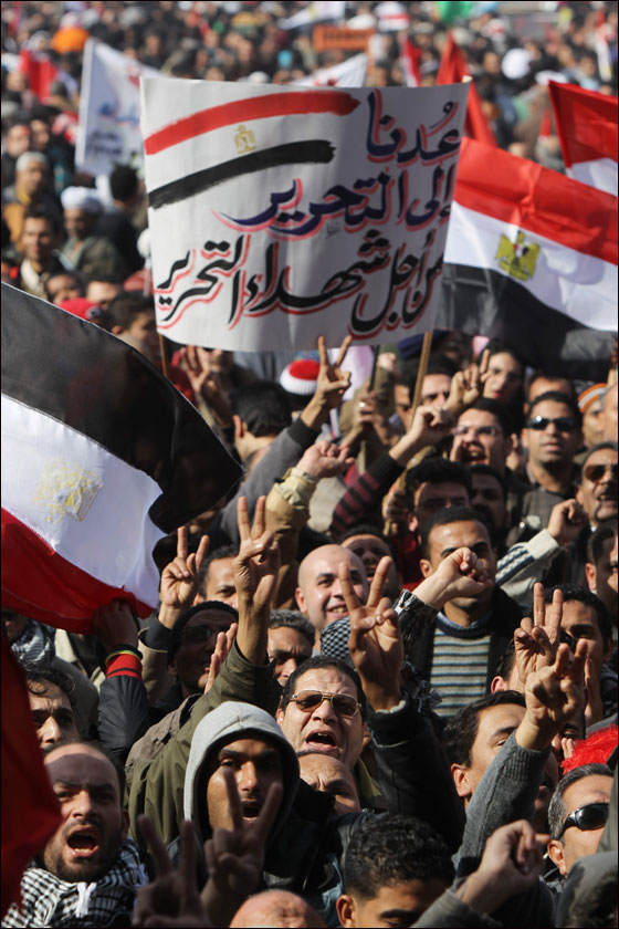 احياء ذكرى الثورة بمصر والمطالبة باستكمال العدالة الاجتماعية صورة رقم 28 احياء ذكرى الثورة بمصر والمطالبة باستكمال العدالة الاجتماعية صورة رقم 28