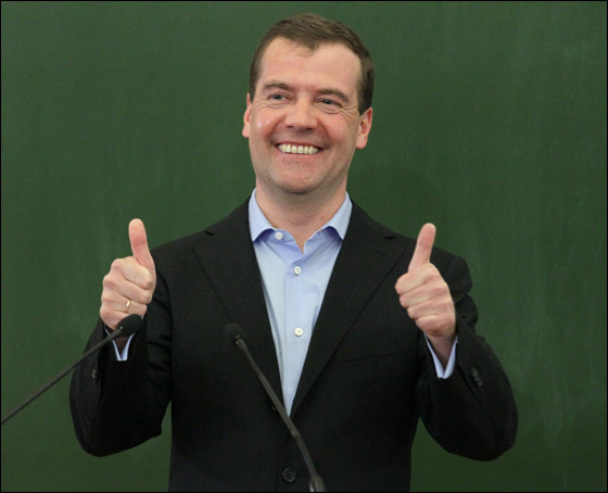 طالب روسي يسأل مدفيدف: هل أنت مستعد للموت مثل صدام؟  صورة رقم 8