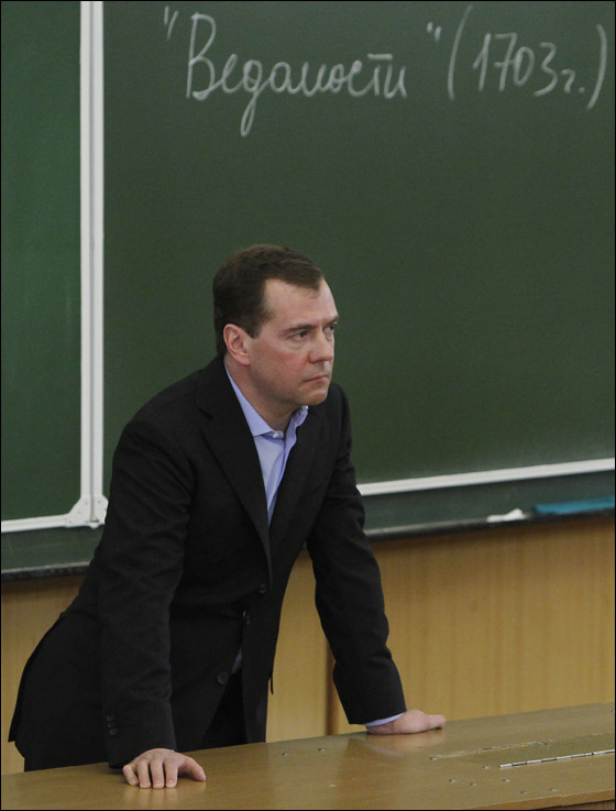 طالب روسي يسأل مدفيدف: هل أنت مستعد للموت مثل صدام؟  صورة رقم 6