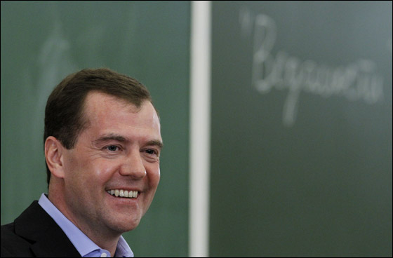 طالب روسي يسأل مدفيدف: هل أنت مستعد للموت مثل صدام؟  صورة رقم 7