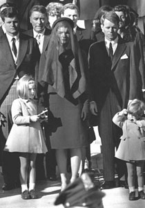 للمرة الاولى.. ارملة كينيدي تكشف معلومات عن مقتل زوجها! صورة رقم 1