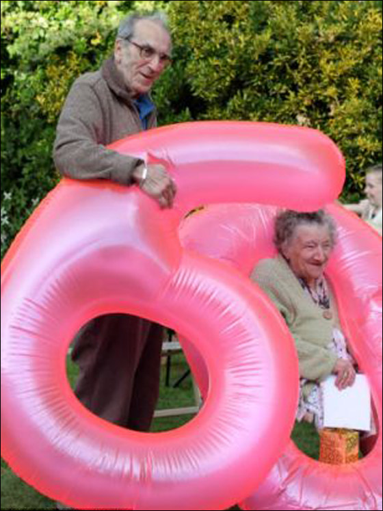 تحمّل قسوة الحرب ولم يتحمل موت زوجته.. فتوقف قلبه فجأة!  صورة رقم 4