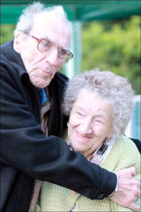 تحمّل قسوة الحرب ولم يتحمل موت زوجته.. فتوقف قلبه فجأة!  صورة رقم 3