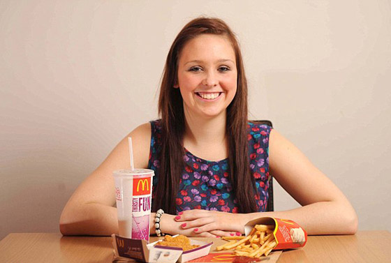 لم تأكل سوى قطع الدجاج والشيبس منذ 15عاما حتى انهارت  صورة رقم 4