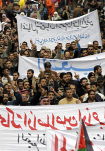 عبيدات يدعو الشعب الاردني الى مواصلة الثورة ومقاومة الاستبداد! صورة رقم 2