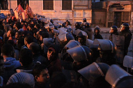 لجنة برلمانية مصرية تحمّل جهاز الامن مسؤولية مذبحة بورسعيد  صورة رقم 4