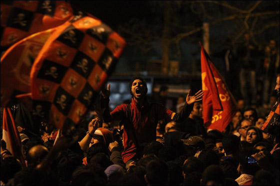 لجنة برلمانية مصرية تحمّل جهاز الامن مسؤولية مذبحة بورسعيد  صورة رقم 5