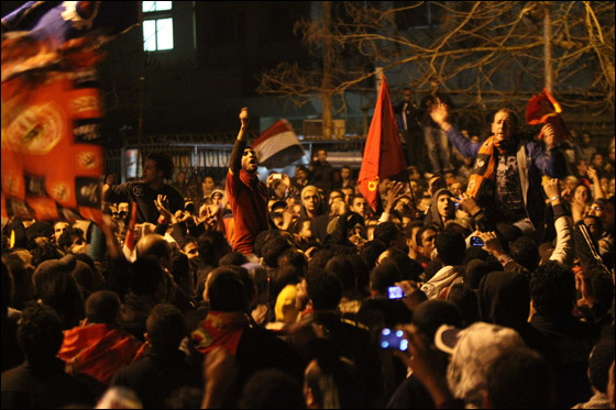 لجنة برلمانية مصرية تحمّل جهاز الامن مسؤولية مذبحة بورسعيد  صورة رقم 6