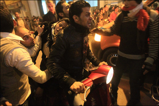 لجنة برلمانية مصرية تحمّل جهاز الامن مسؤولية مذبحة بورسعيد  صورة رقم 9