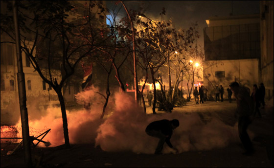 لجنة برلمانية مصرية تحمّل جهاز الامن مسؤولية مذبحة بورسعيد  صورة رقم 13