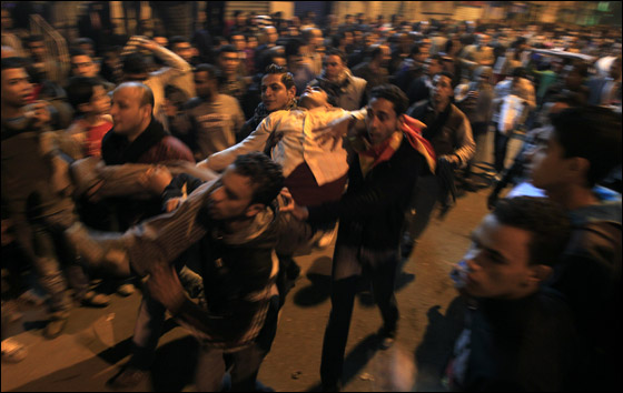 لجنة برلمانية مصرية تحمّل جهاز الامن مسؤولية مذبحة بورسعيد  صورة رقم 16