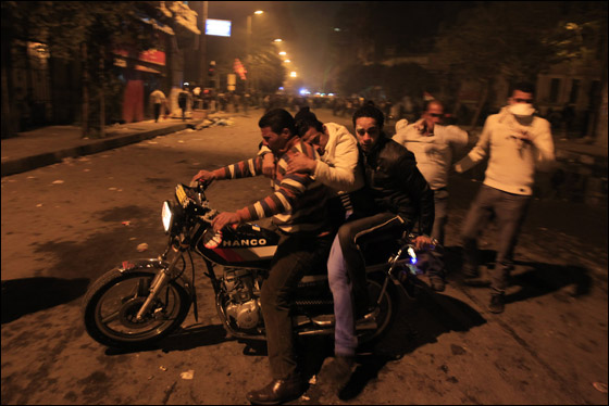 لجنة برلمانية مصرية تحمّل جهاز الامن مسؤولية مذبحة بورسعيد  صورة رقم 18