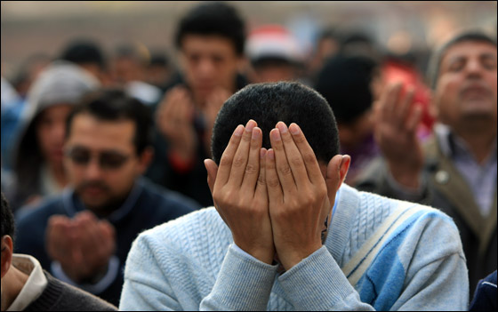 لجنة برلمانية مصرية تحمّل جهاز الامن مسؤولية مذبحة بورسعيد  صورة رقم 26