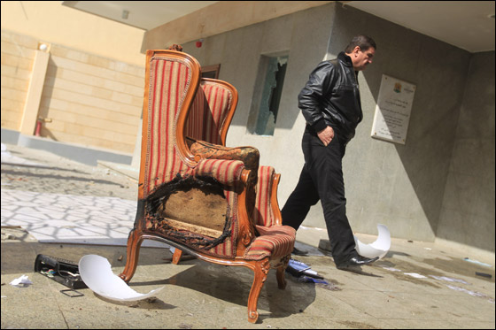 تونس اول الدول التي تطرد السفير السوري من اراضيها صورة رقم 2