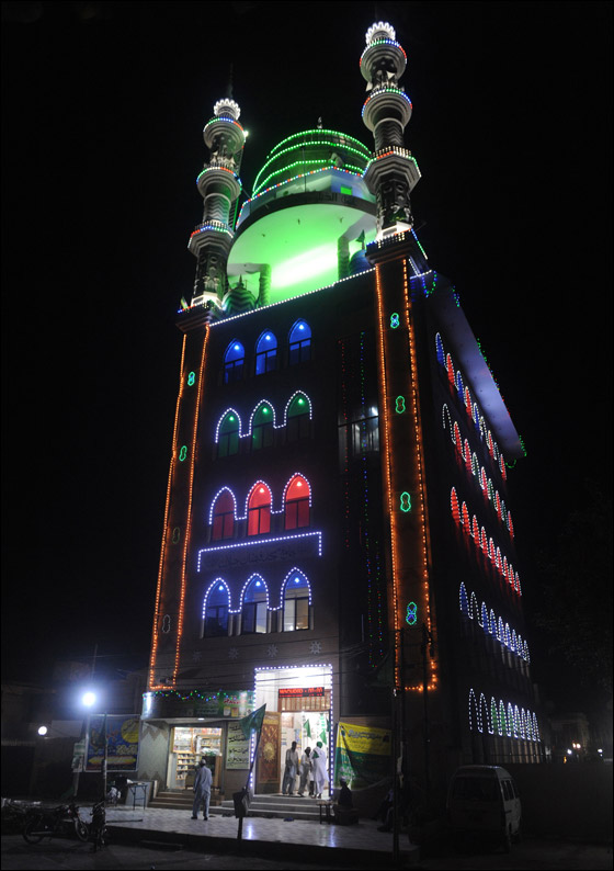 بالصور: العالم يحتفل بعيد المولد النبوي الشريف  صورة رقم 6