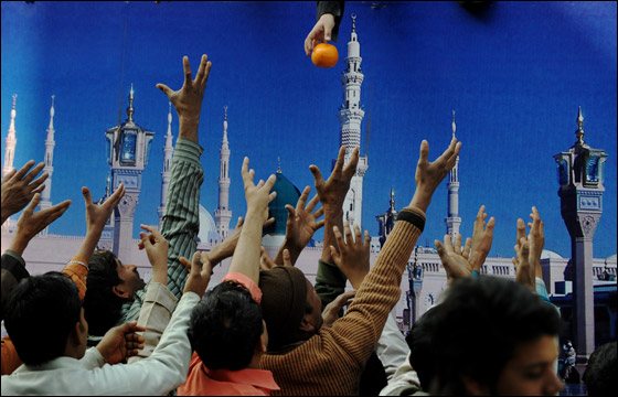 بالصور: العالم يحتفل بعيد المولد النبوي الشريف  صورة رقم 3