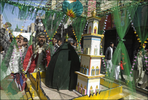 بالصور: العالم يحتفل بعيد المولد النبوي الشريف  صورة رقم 25