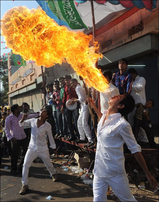 بالصور: العالم يحتفل بعيد المولد النبوي الشريف  صورة رقم 41